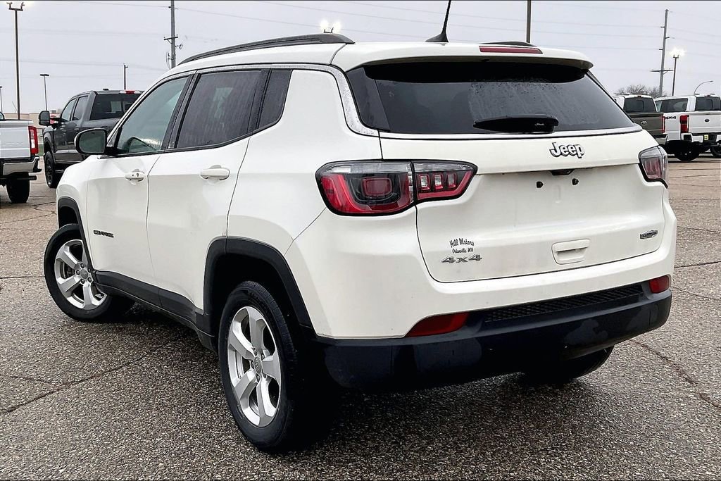 Used 2018 Jeep Compass Latitude w/ Popular Equipment Group AWD/4WD image 3