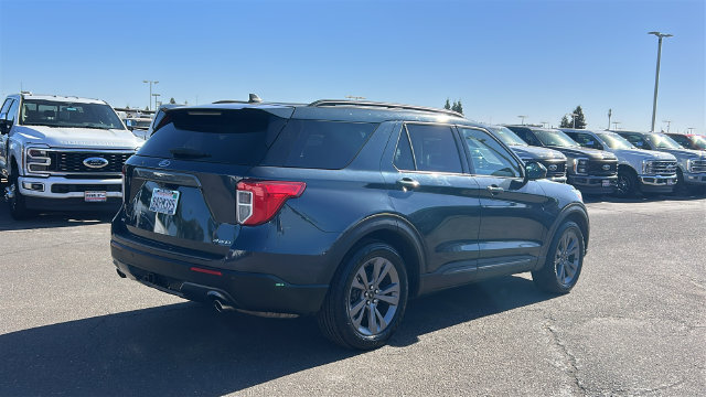 Certified 2022 Ford Explorer XLT w/ Equipment Group 202A AWD/4WD image 3