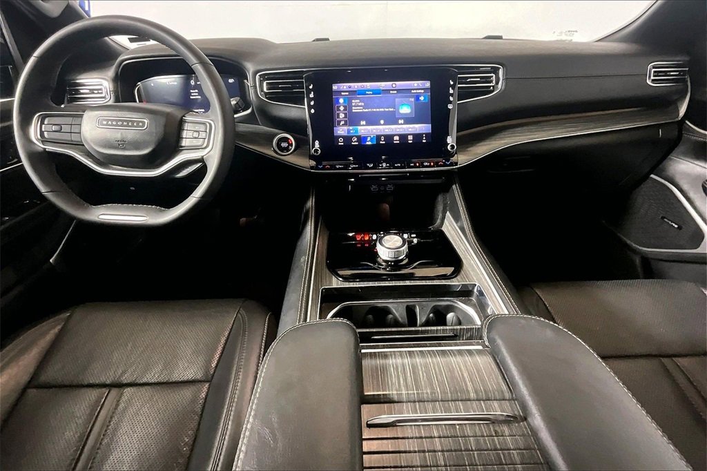 Used 2024 Jeep Wagoneer L Series II image 11