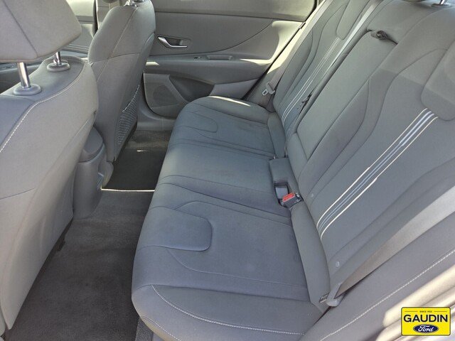 Used 2025 Hyundai Elantra SEL FWD image 12