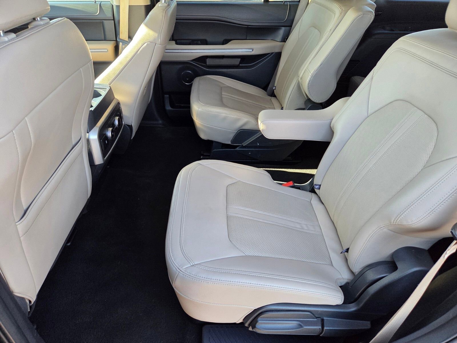 Certified 2024 Ford Expedition Limited image 12