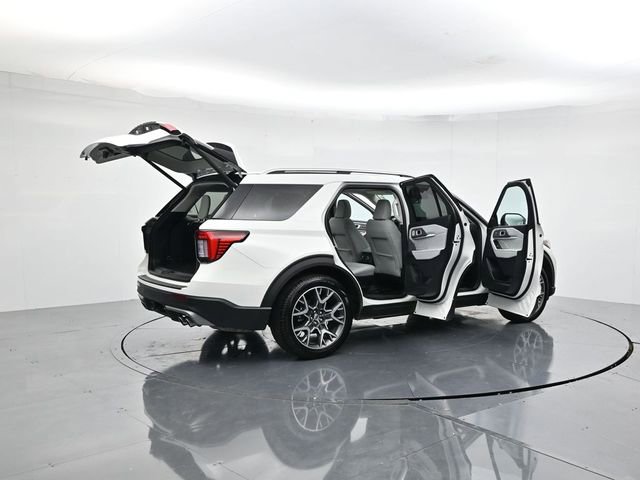Certified 2025 Ford Explorer Platinum w/ Ultimate Package image 47