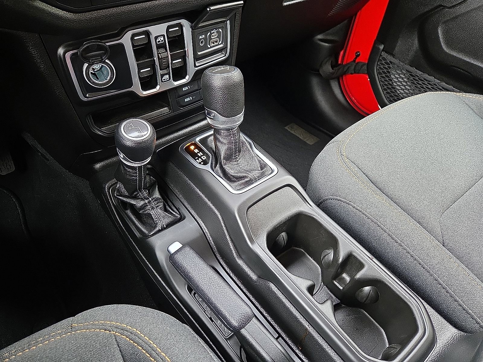 Used 2025 Jeep Gladiator Sport image 25