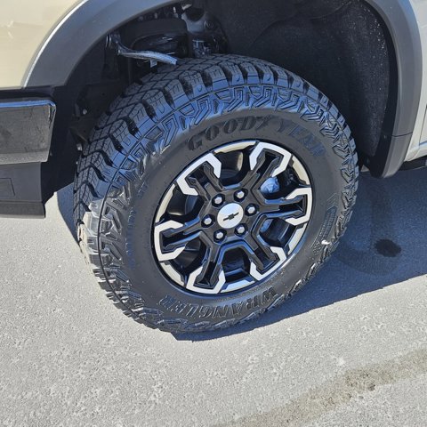 Used 2023 Chevrolet Silverado 1500 ZR2 w/ Technology Package image 9