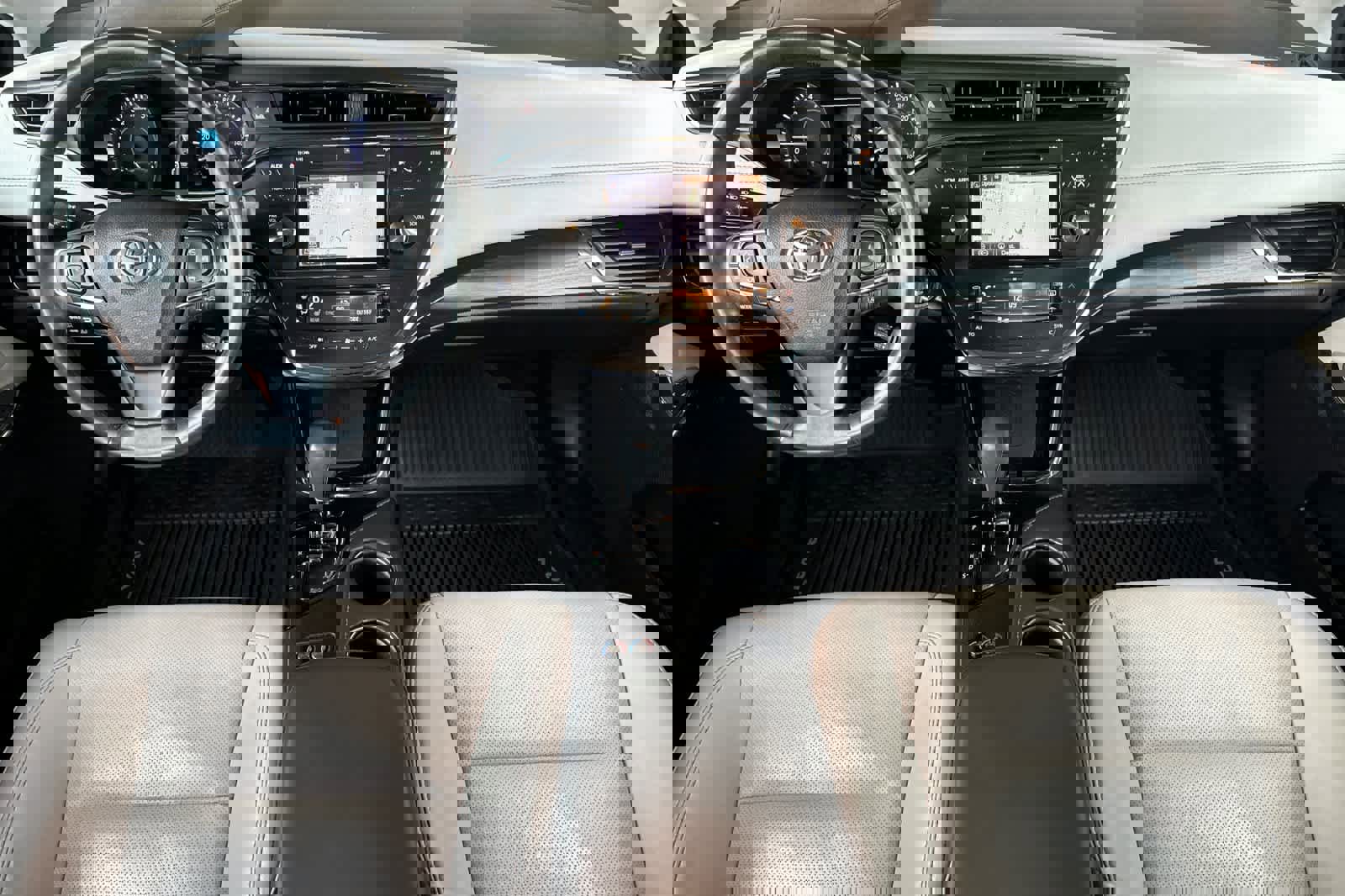 Used 2017 Toyota Avalon Limited w/ All Weather Liner Package image 3