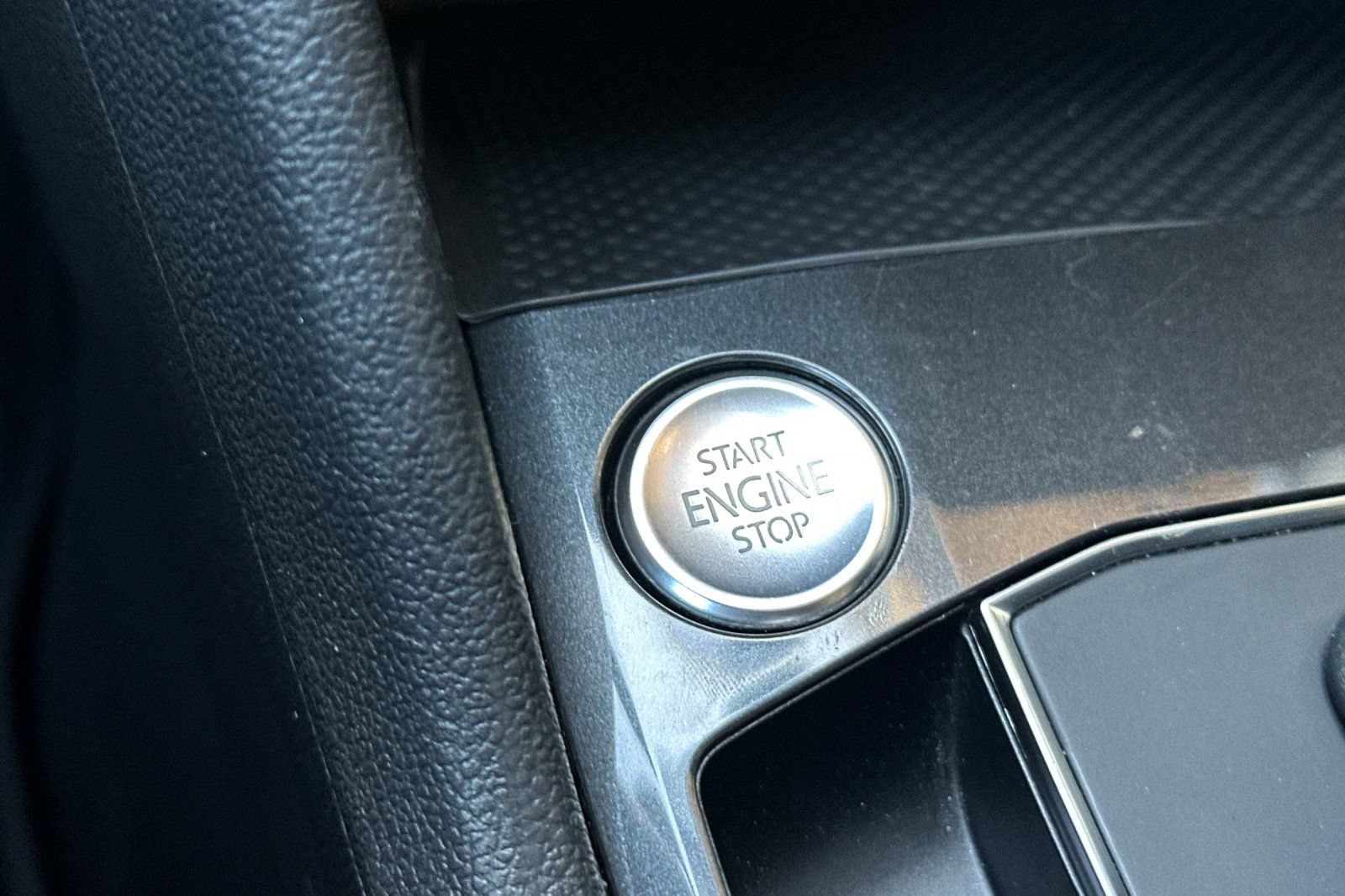 Used 2019 Volkswagen Tiguan SE FWD image 22