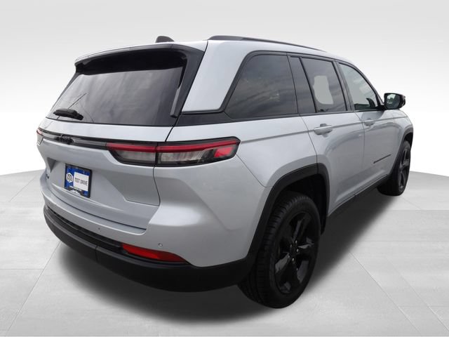 Used 2023 Jeep Grand Cherokee Altitude AWD/4WD image 8