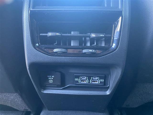 Used 2025 Jeep Grand Cherokee Altitude AWD/4WD image 32