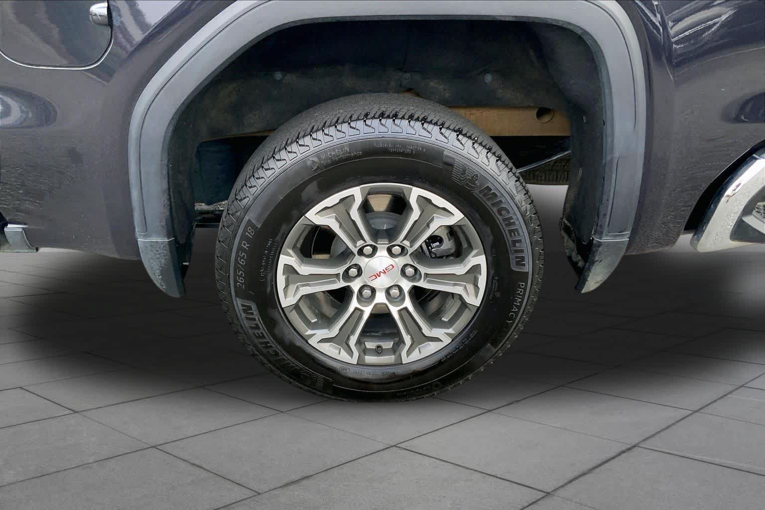 Used 2025 GMC Sierra 1500 SLT AWD/4WD image 10