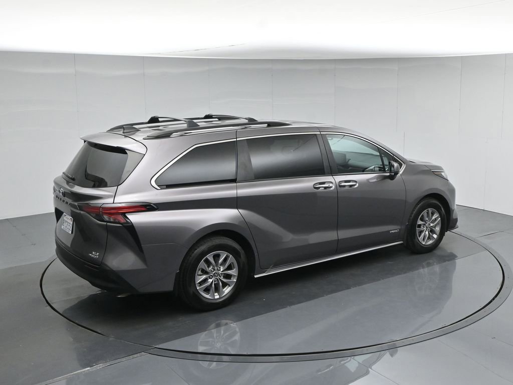 Used 2021 Toyota Sienna XLE FWD image 45