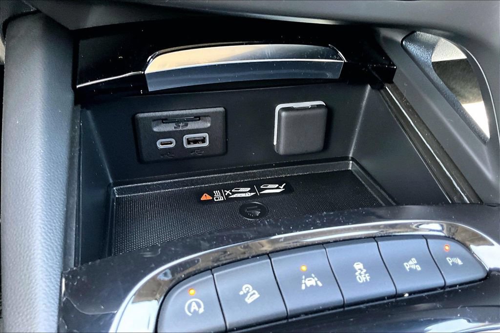 Used 2023 Buick Envision Avenir AWD/4WD image 27