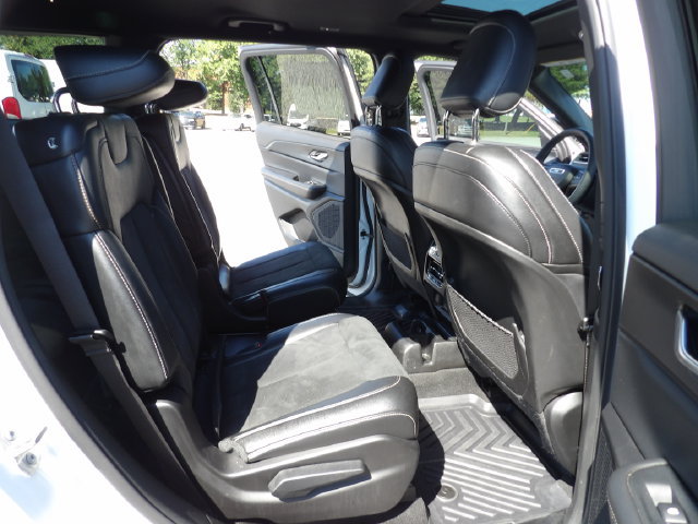 Used 2023 Jeep Grand Cherokee L Laredo AWD/4WD image 31