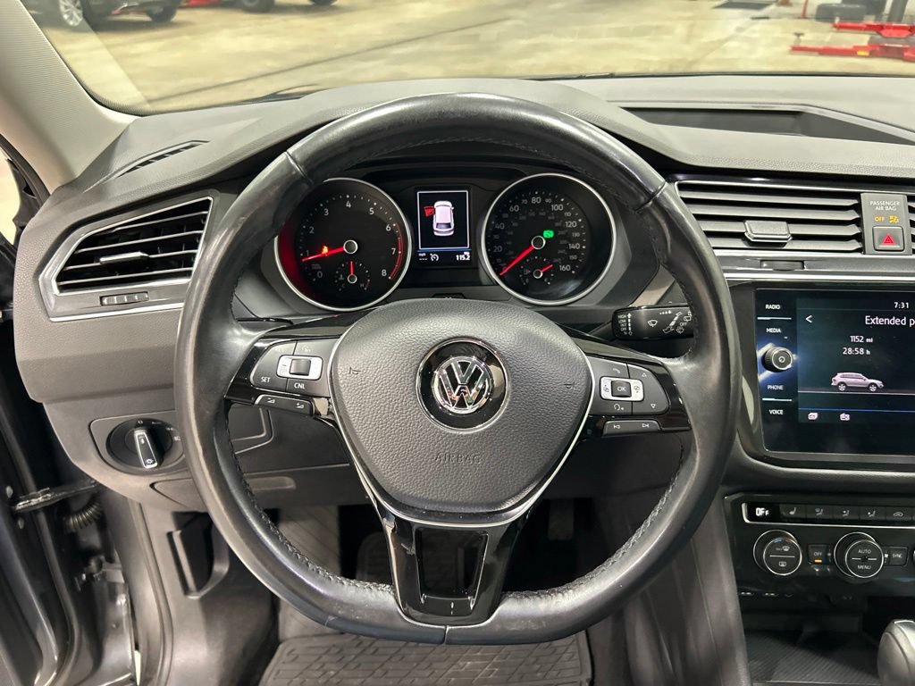 Used 2018 Volkswagen Tiguan SE w/ Panoramic Sunroof Package FWD image 16