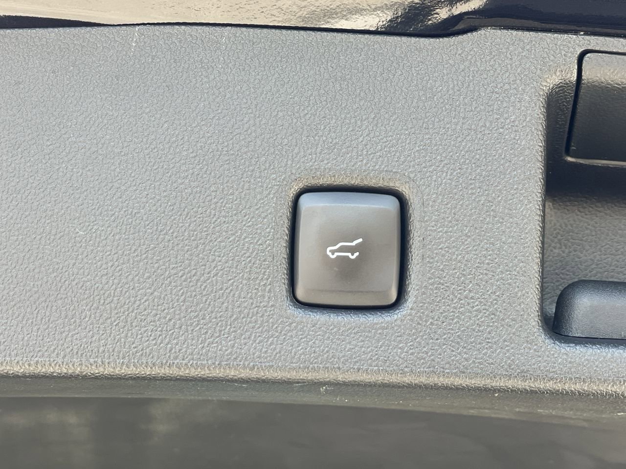 Certified 2022 Ford Escape Titanium image 8