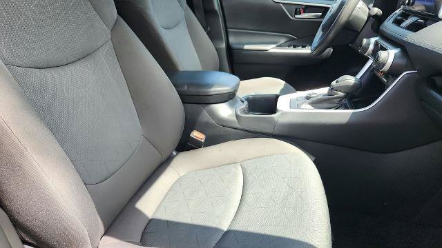 Used 2025 Toyota RAV4 XLE AWD/4WD image 32