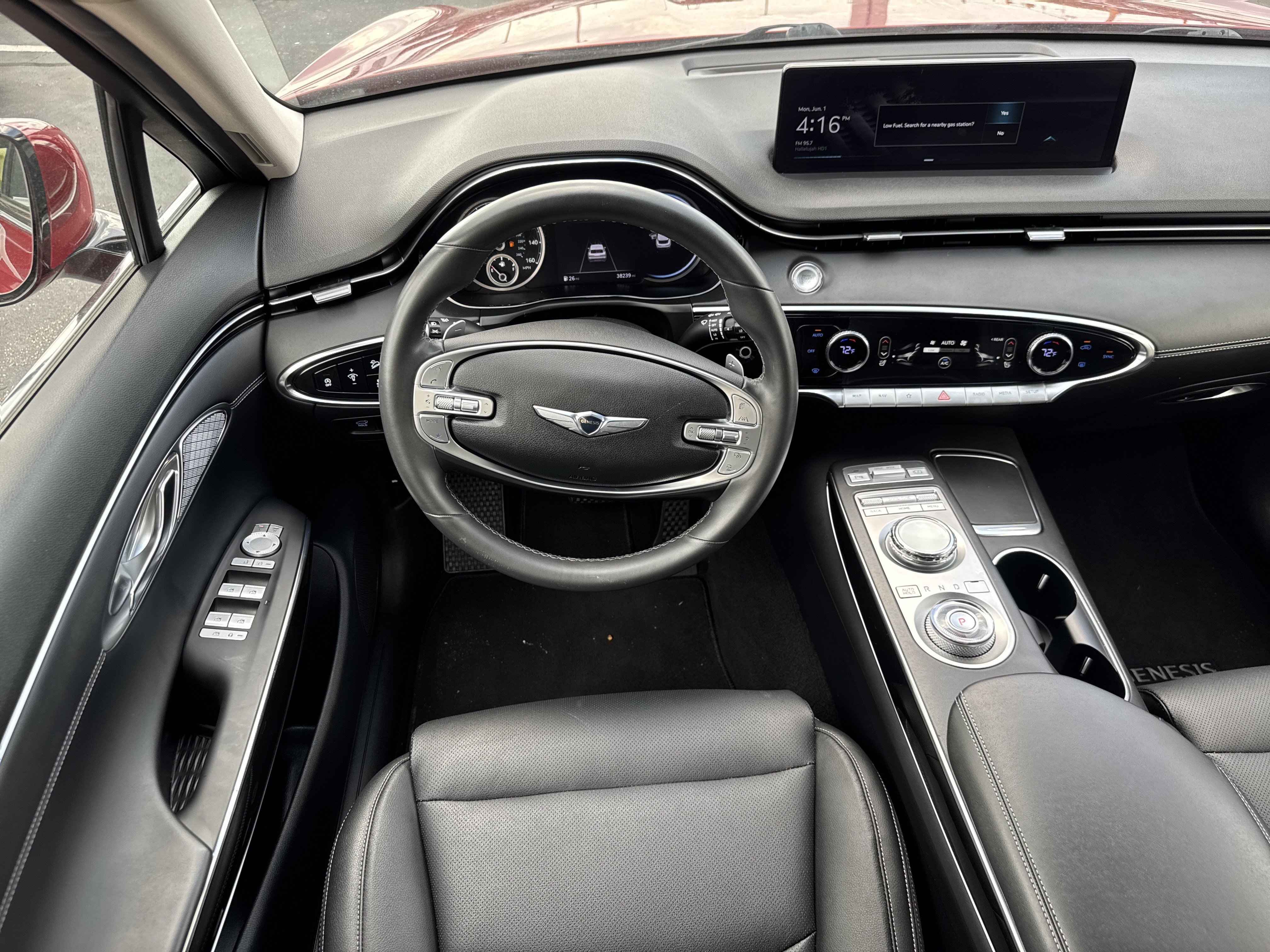 Used 2025 Genesis GV70 2.5T AWD/4WD image 12