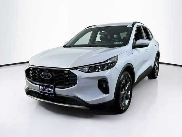 Certified 2025 Ford Escape ST-Line Select AWD/4WD image 3