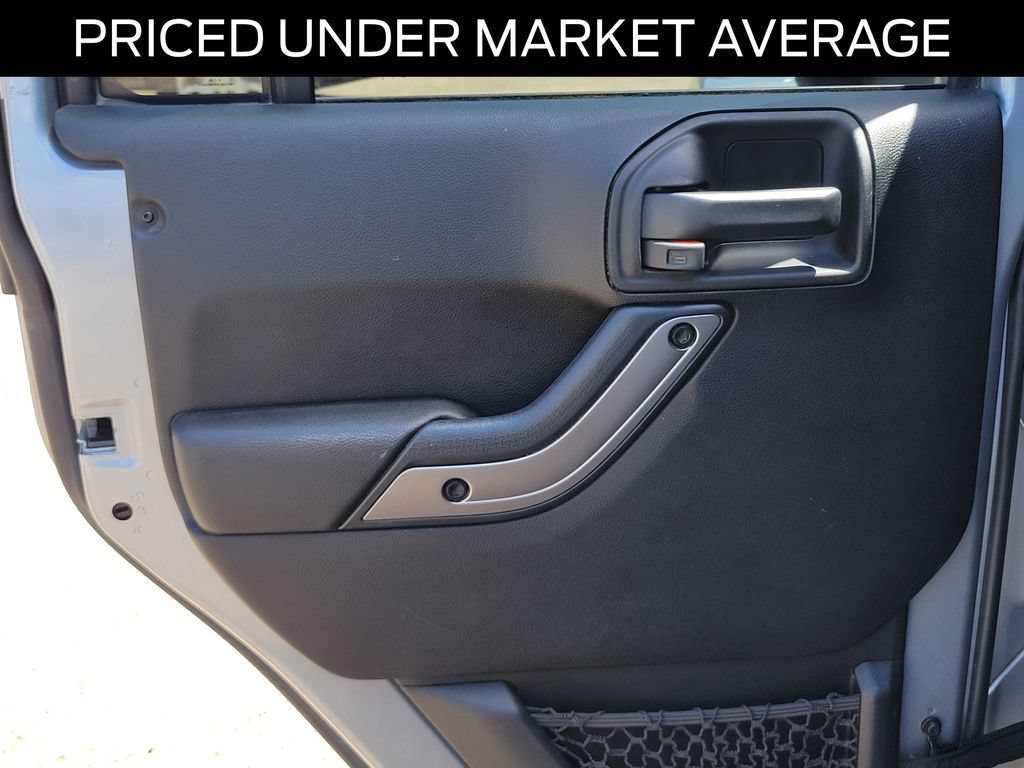 Used 2018 Jeep Wrangler Unlimited Sahara AWD/4WD image 14