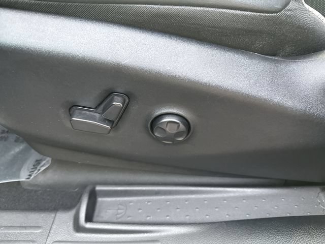 Used 2025 Chrysler Pacifica Limited FWD image 12
