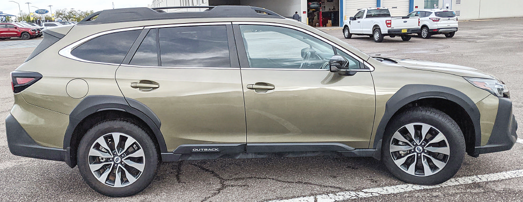 Used 2025 Subaru Outback Limited AWD/4WD image 2