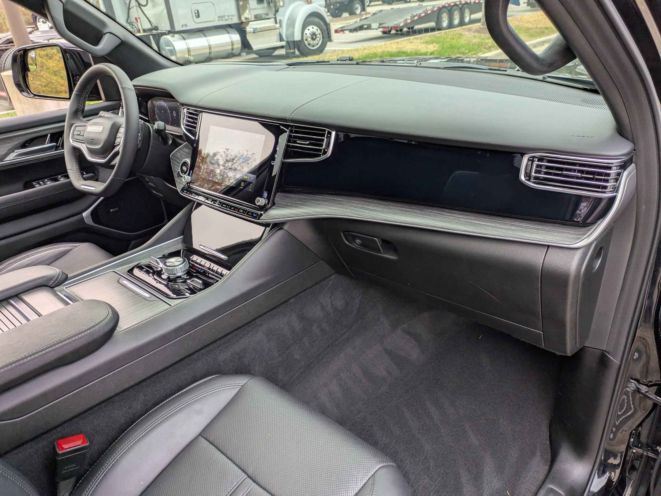 Used 2024 Jeep Wagoneer Series III w/ Premium Group I image 38