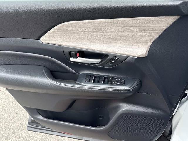 Used 2025 Toyota Grand Highlander AWD image 14