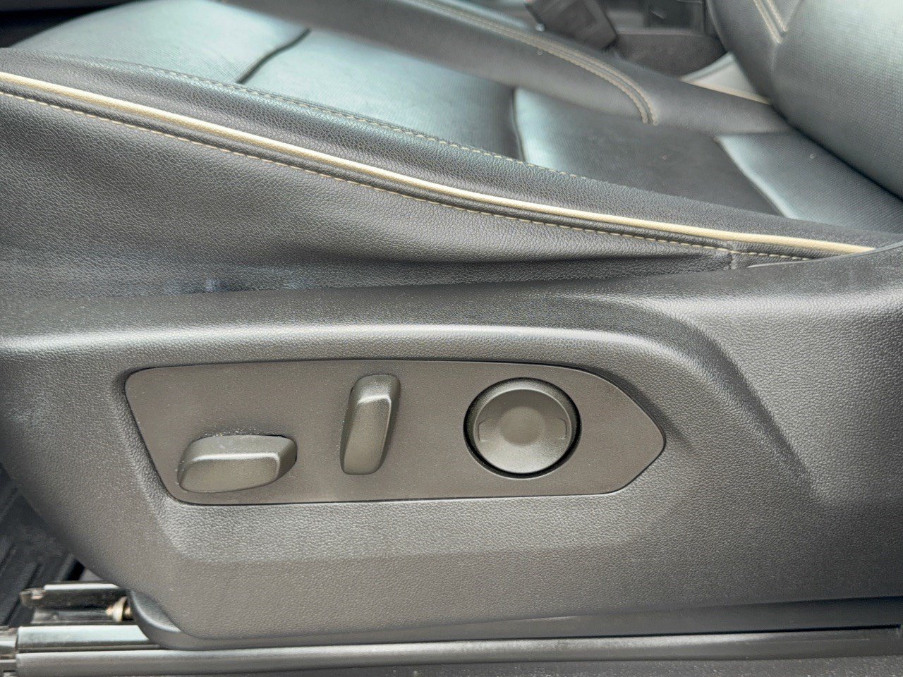 Used 2023 Chevrolet Suburban Premier RWD image 16