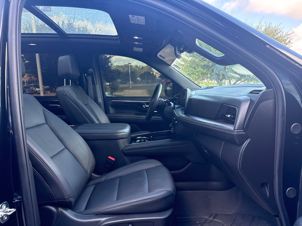 Used 2025 Chevrolet Suburban Z71 w/ Comfort Package AWD/4WD image 12