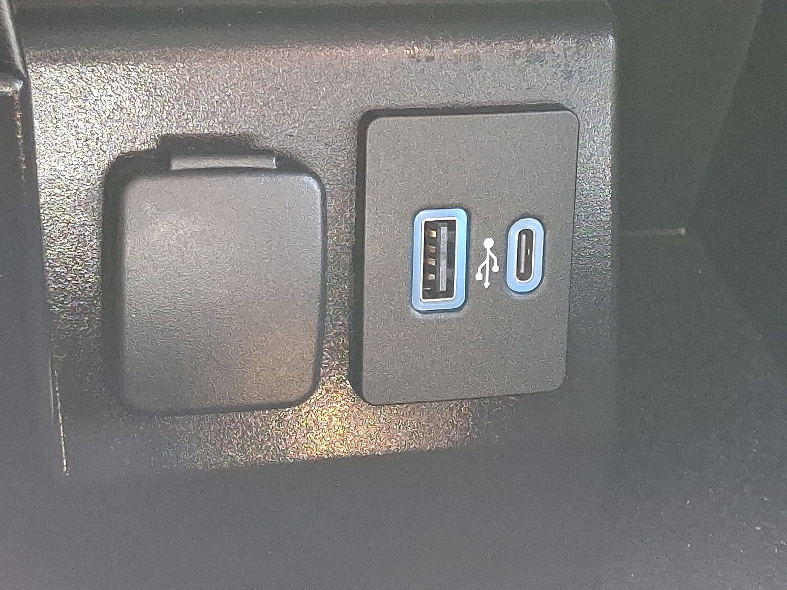 Certified 2022 Ford Explorer XLT w/ Equipment Group 202A image 24