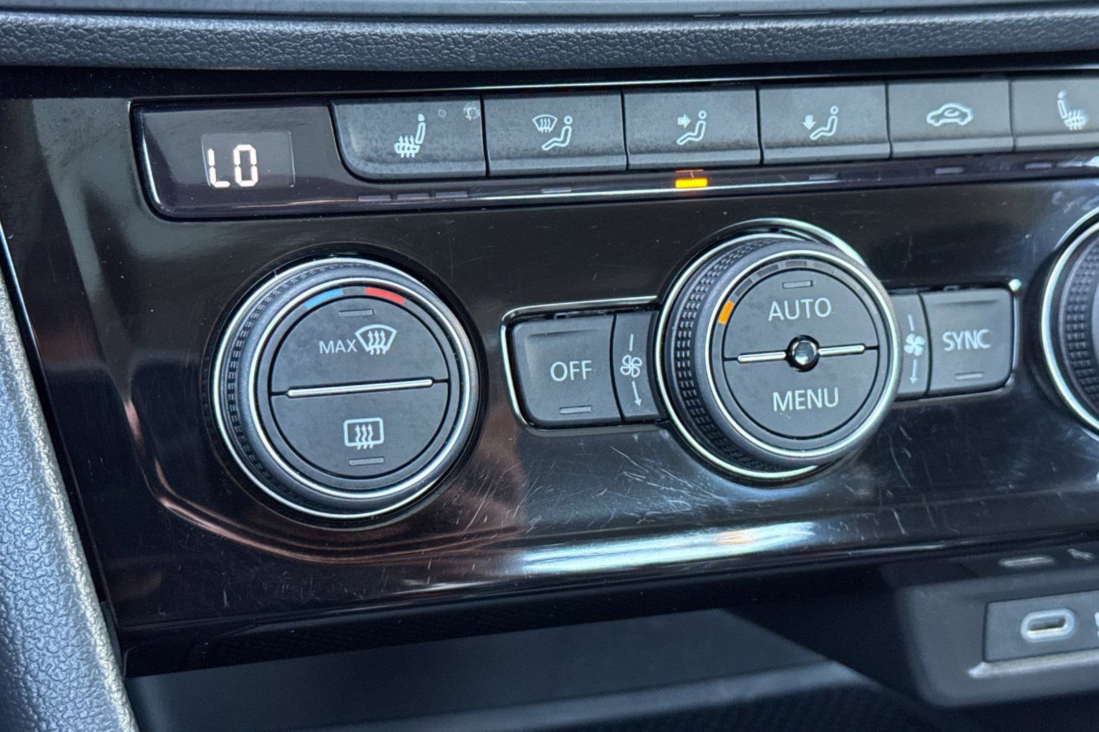 Used 2023 Volkswagen Jetta SE FWD image 28