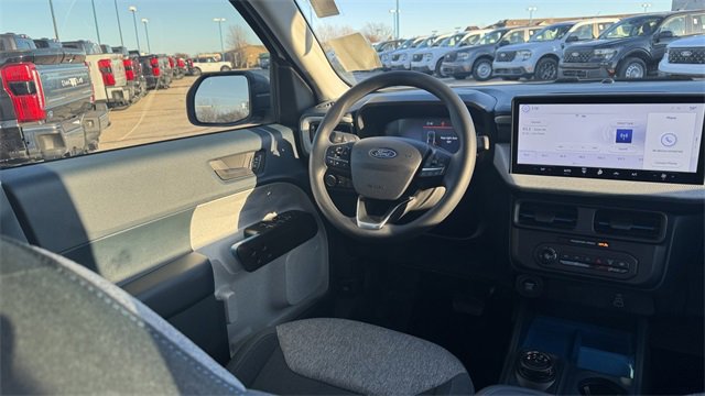 Certified 2025 Ford Maverick XLT image 17