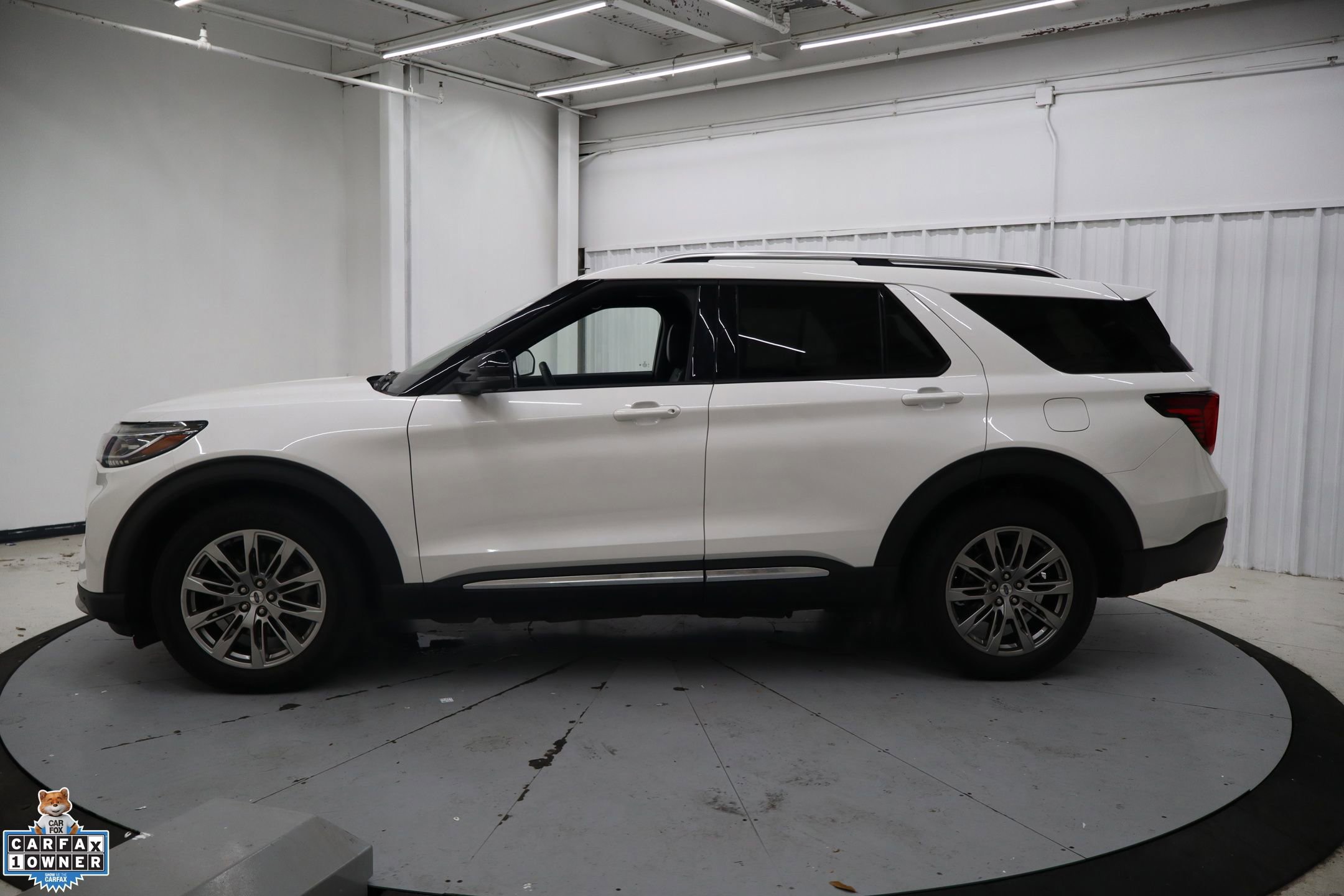 Certified 2025 Ford Explorer Platinum RWD image 4
