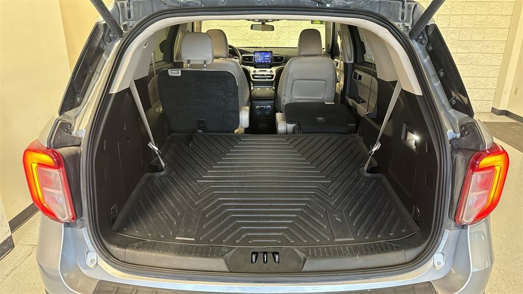 Certified 2022 Ford Explorer XLT image 8