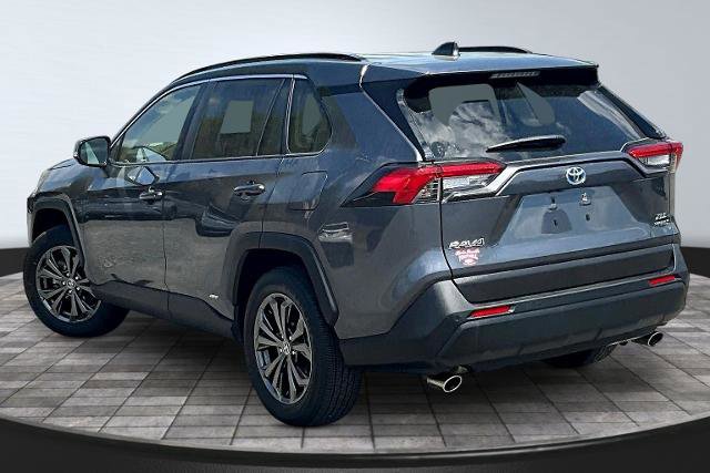 Used 2022 Toyota RAV4 XLE Premium AWD/4WD image 2