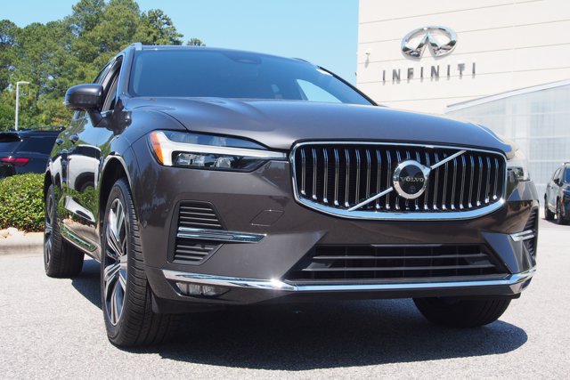Used 2023 Volvo XC60 B5 Ultimate w/ Protection Package Premier FWD image 2