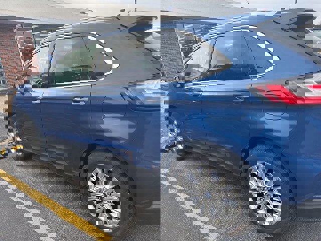 Certified 2020 Ford Edge Titanium image 3