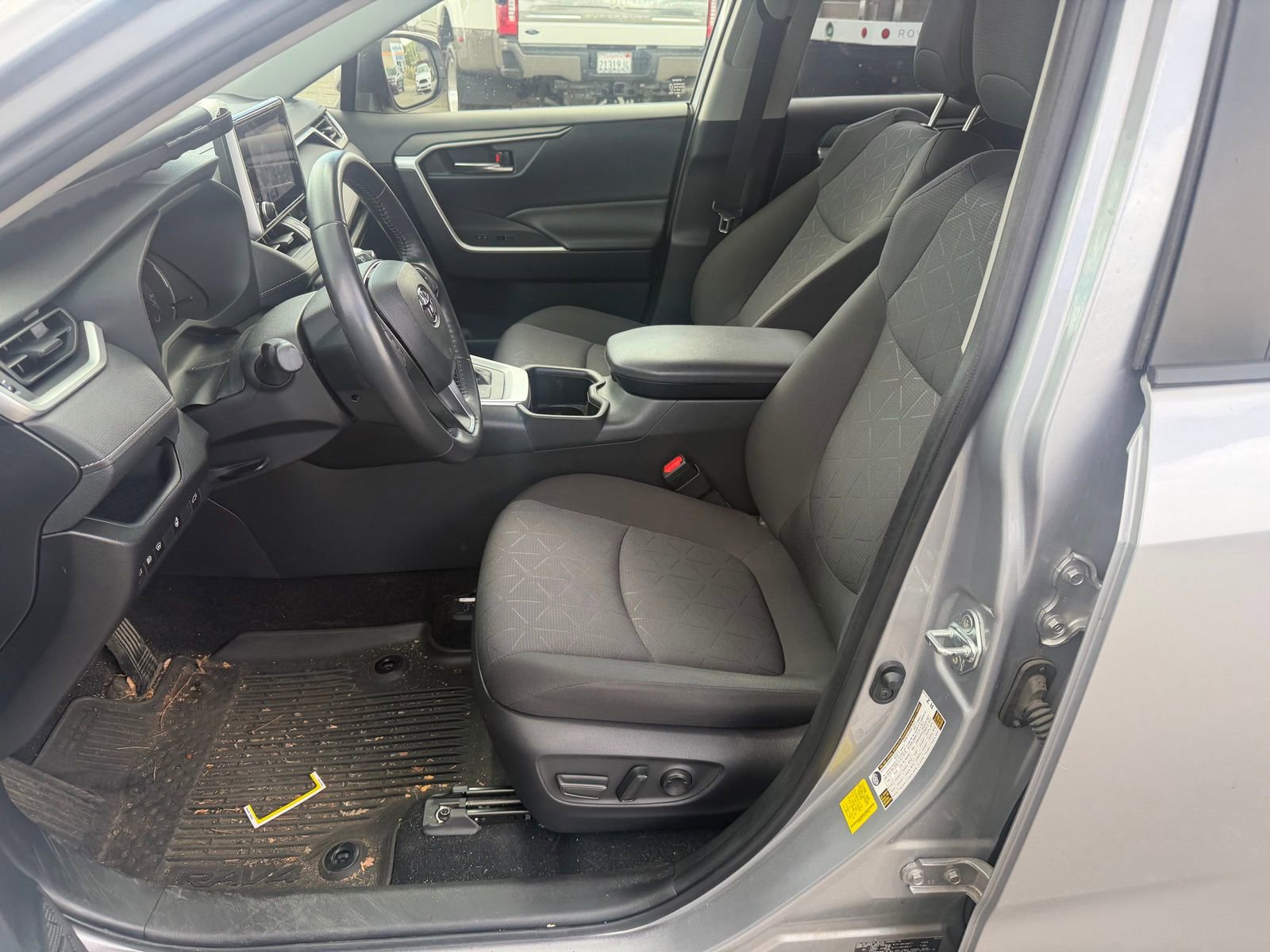 Used 2023 Toyota RAV4 XLE w/ Convenience Package image 10