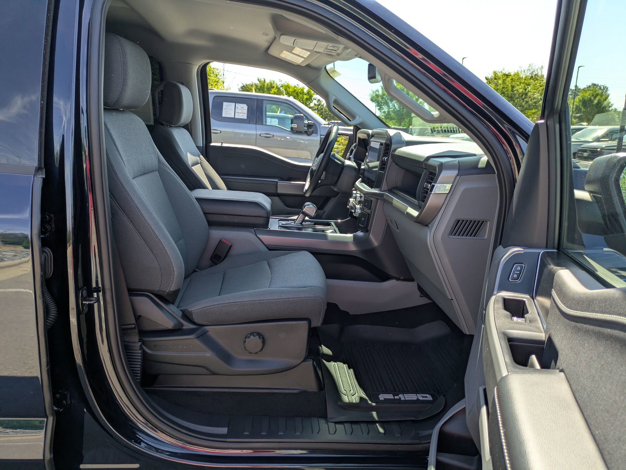Certified 2025 Ford F150 Lightning XLT w/ Max Trailer Tow Package AWD/4WD image 41
