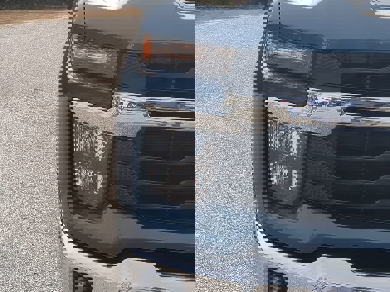 Used 2024 Chevrolet Silverado 2500 LT w/ Convenience Package image 8