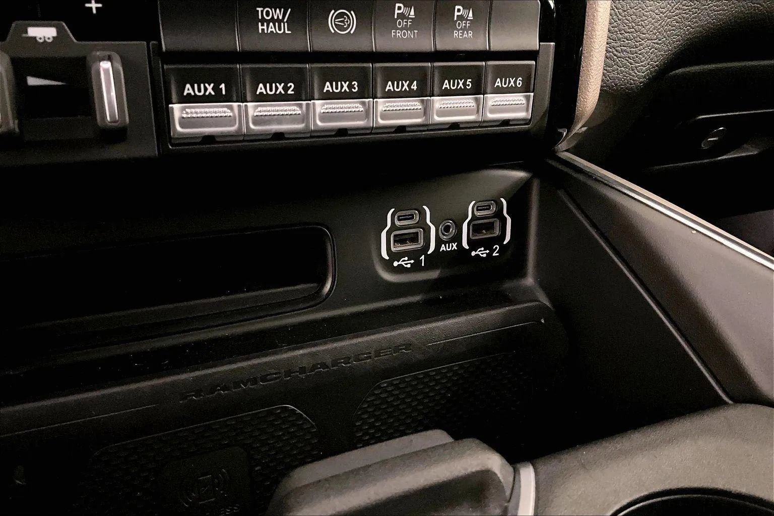 Used 2024 RAM 3500 Laramie image 31