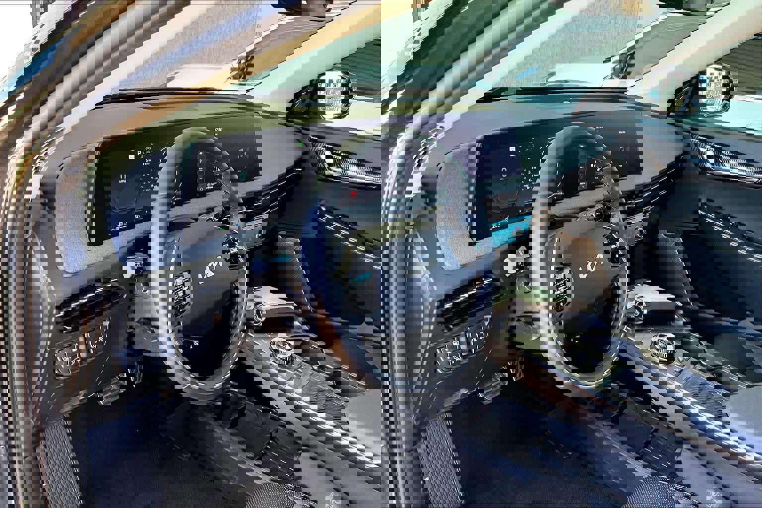 Used 2022 Kia EV6 Wind w/ Wind Technology Package AWD/4WD image 16