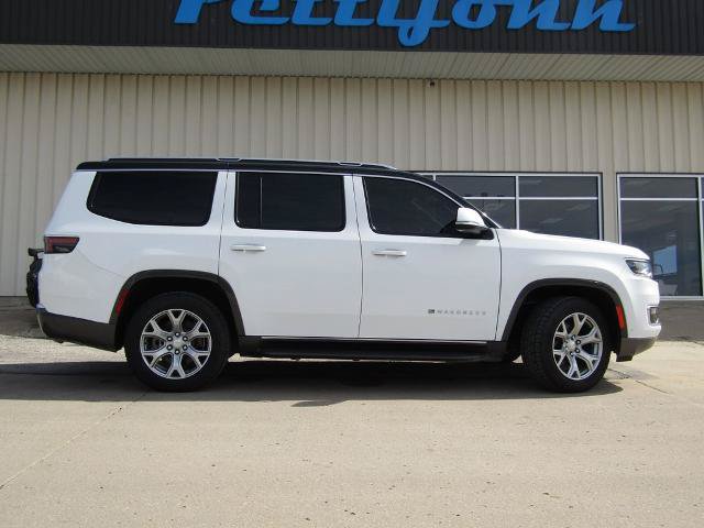 Used 2022 Jeep Wagoneer Series II AWD/4WD image 2