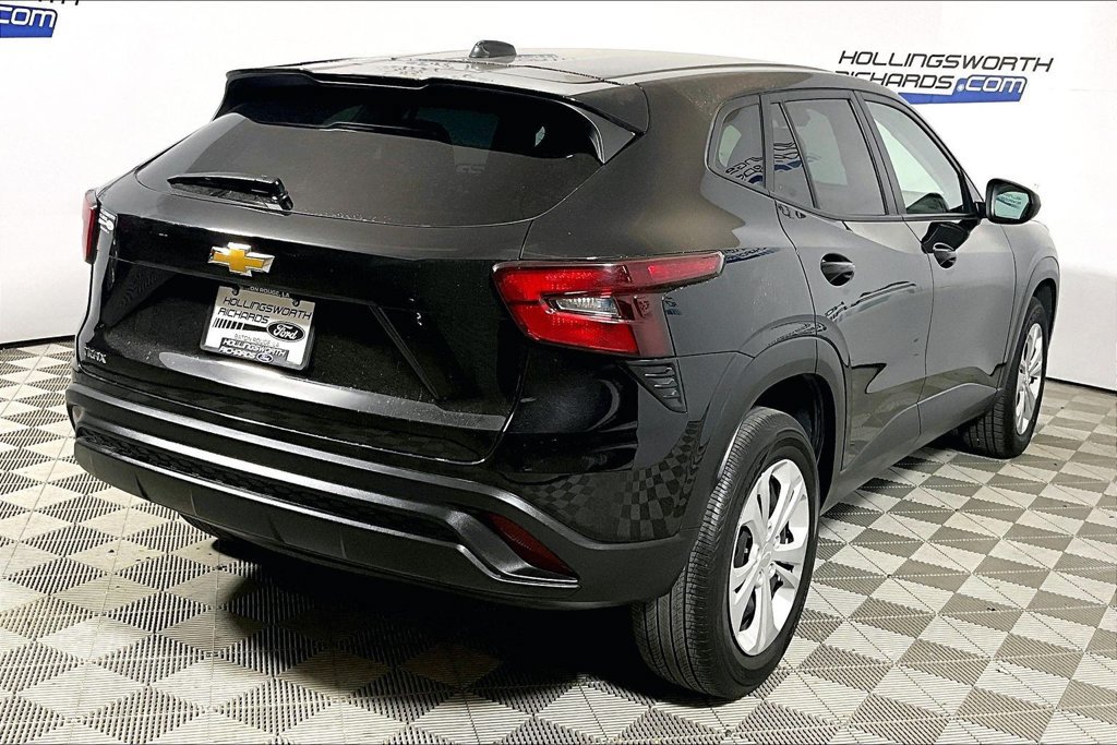 Used 2025 Chevrolet Trax LS FWD image 9