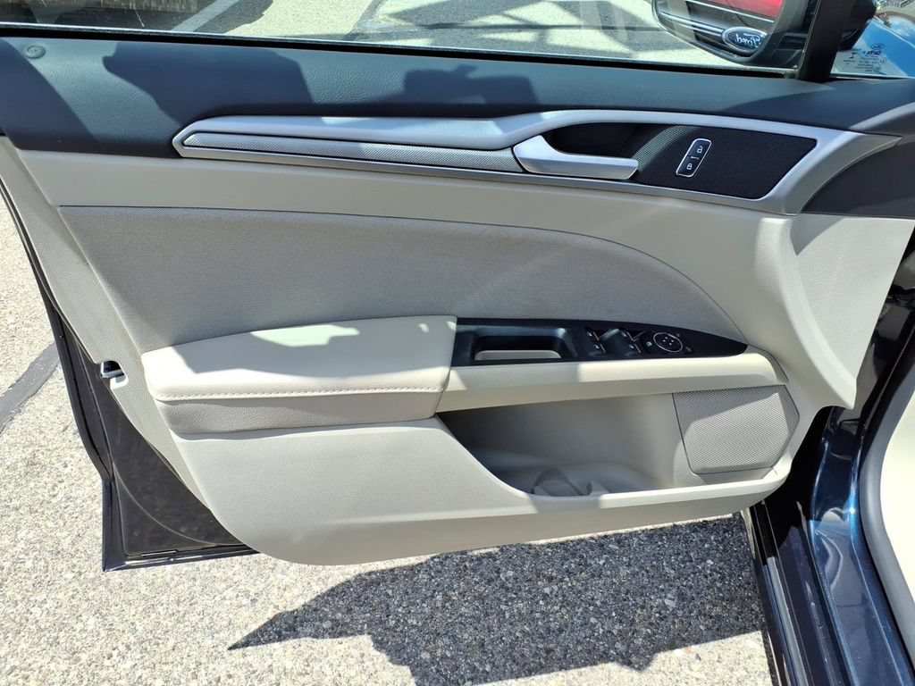Certified 2020 Ford Fusion SE FWD image 12