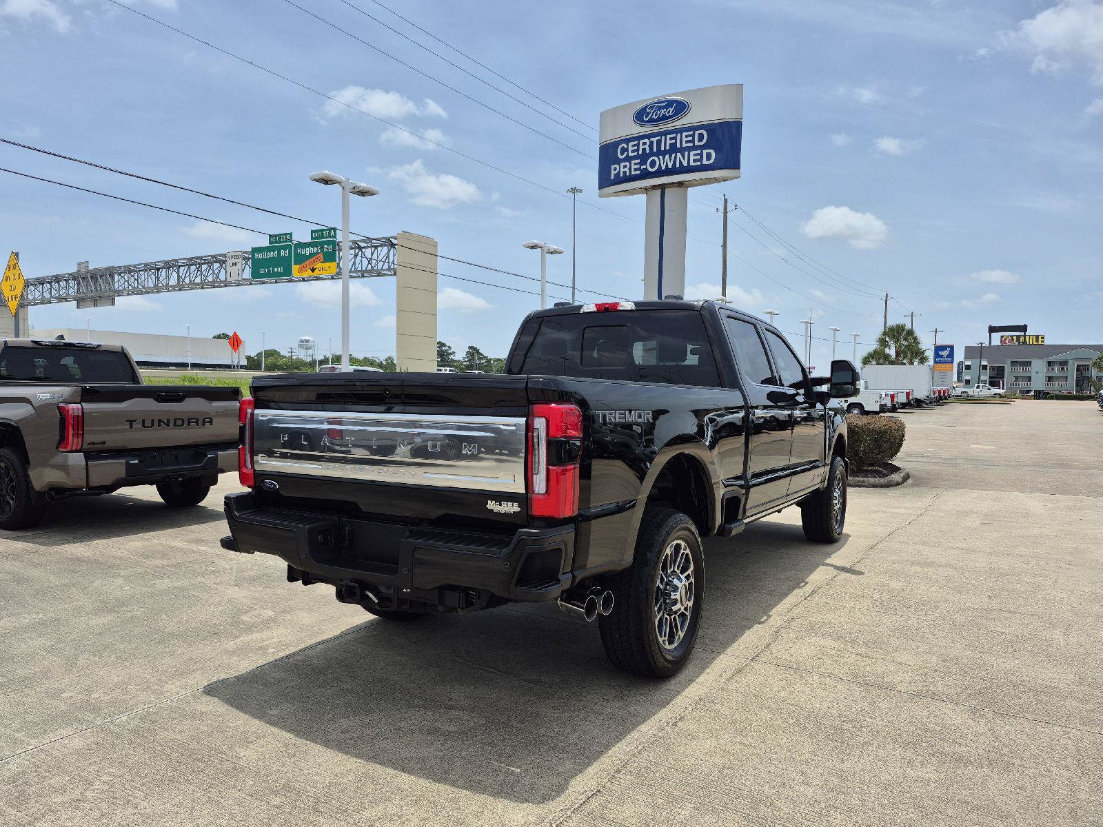 Certified 2025 Ford F250 Platinum w/ Platinum Plus Package AWD/4WD image 15
