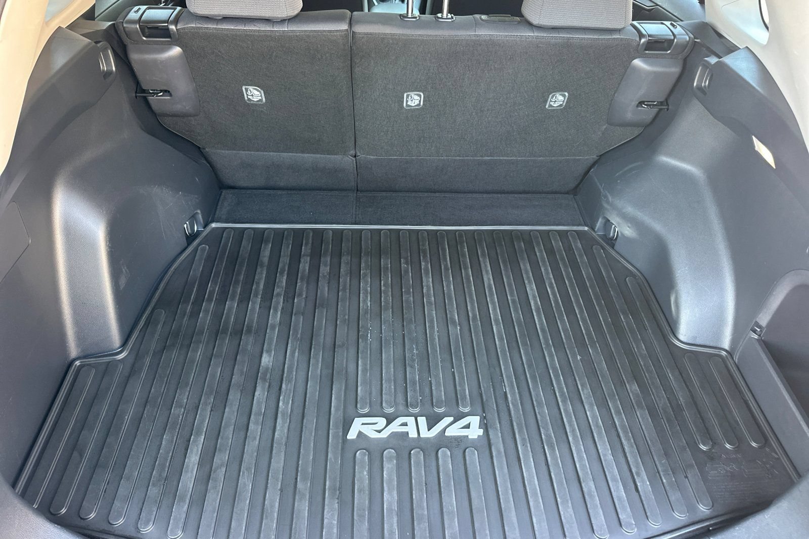 Used 2025 Toyota RAV4 XLE w/ Convenience Package AWD/4WD image 17