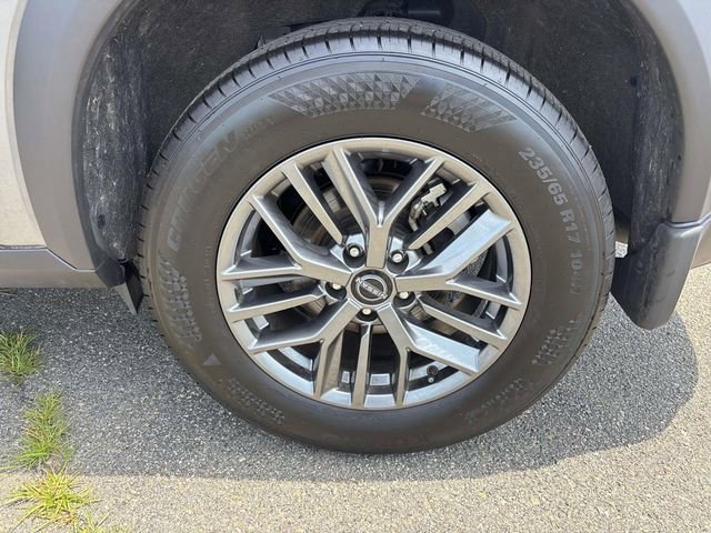 Used 2023 Nissan Rogue S image 29