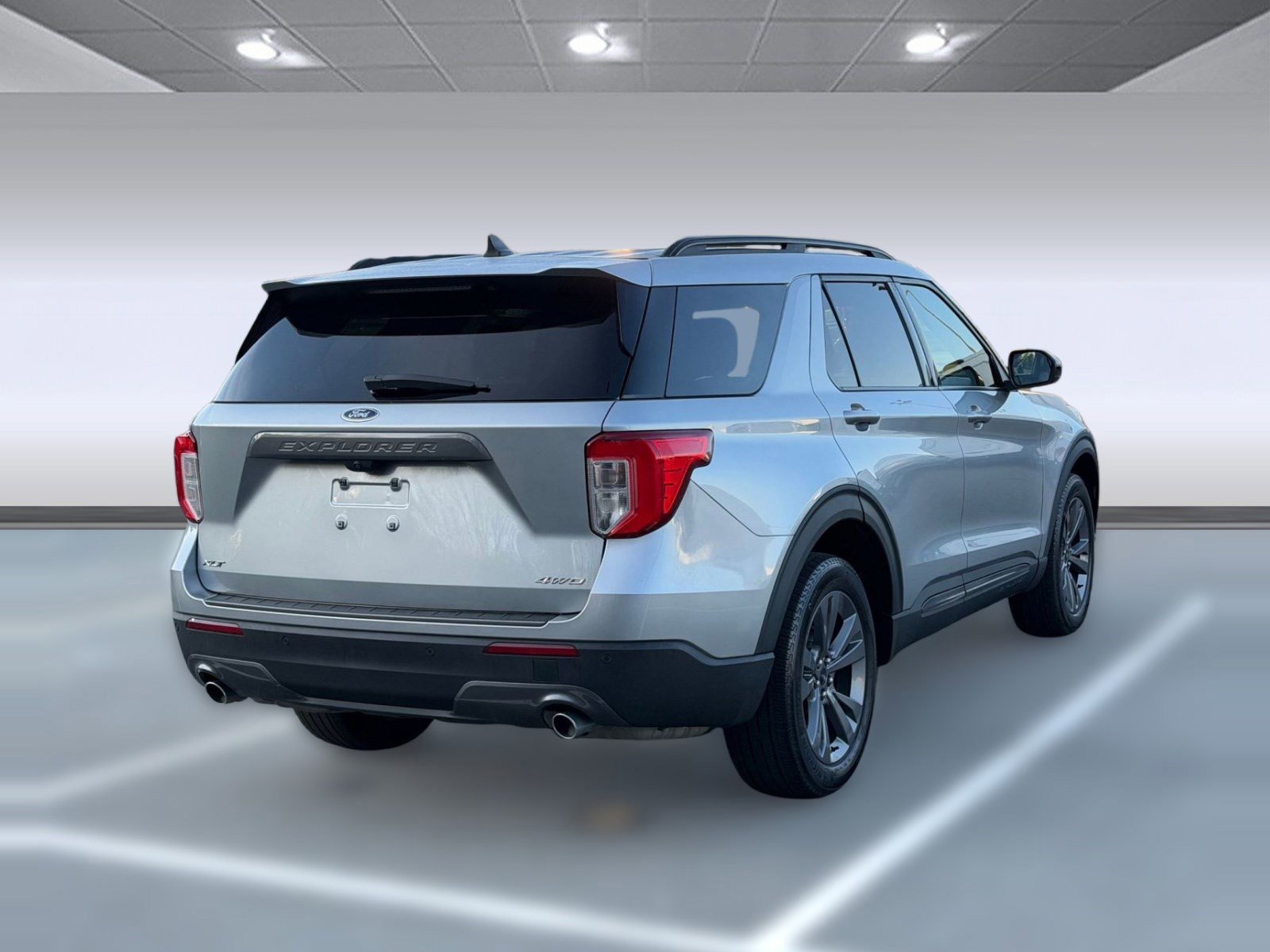 Certified 2022 Ford Explorer XLT w/ Equipment Group 202A image 5