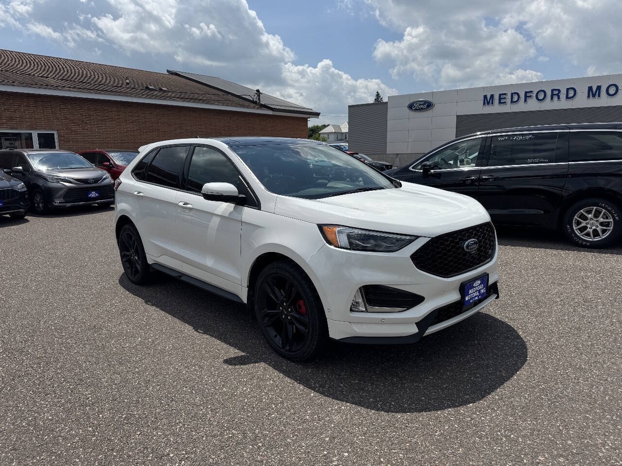Certified 2022 Ford Edge ST w/ Equipment Group 401A AWD/4WD image 2