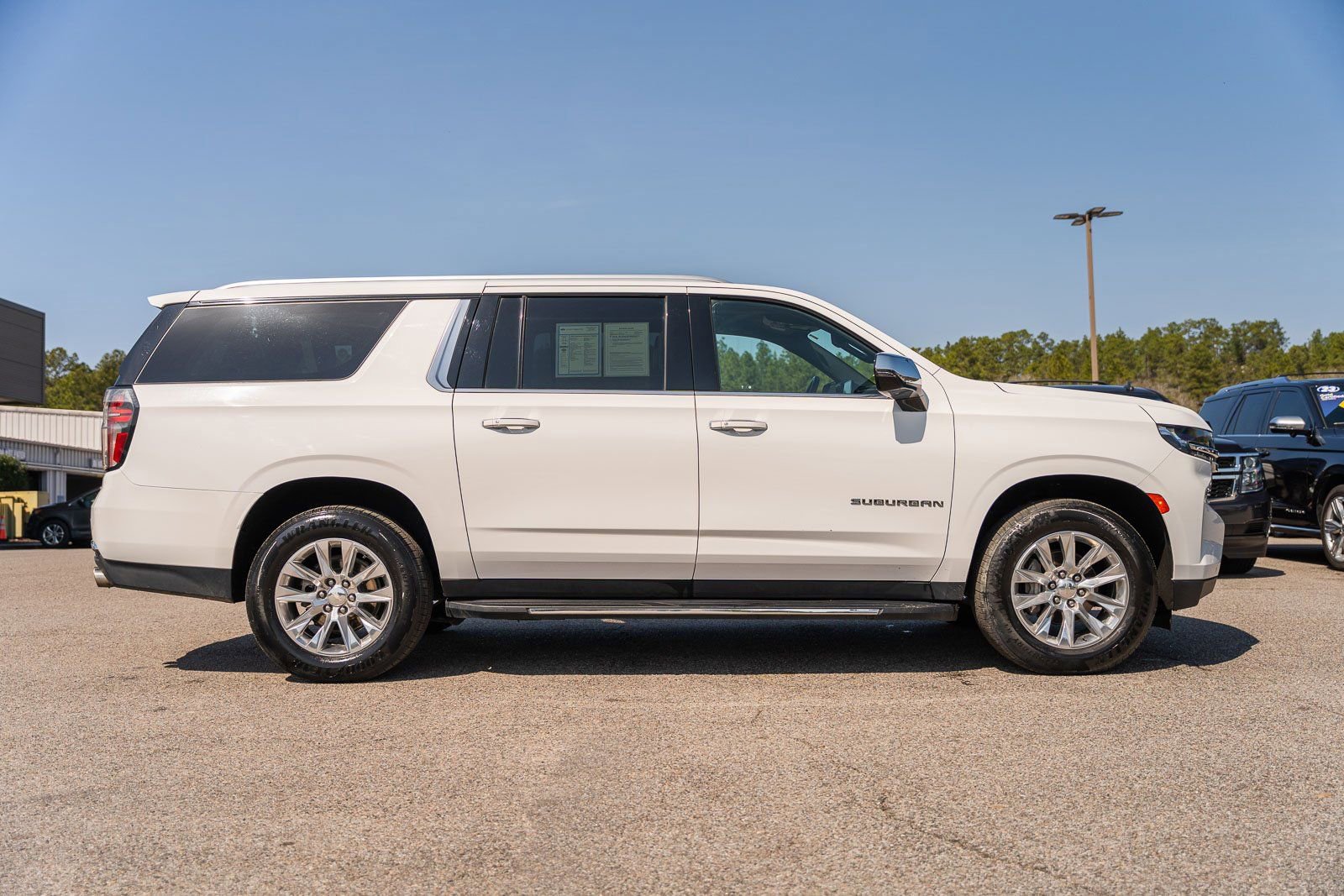 Used 2023 Chevrolet Suburban Premier image 6